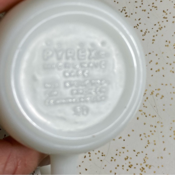 Vintage Pyrex Red Rose creamer - Picture 4 of 4